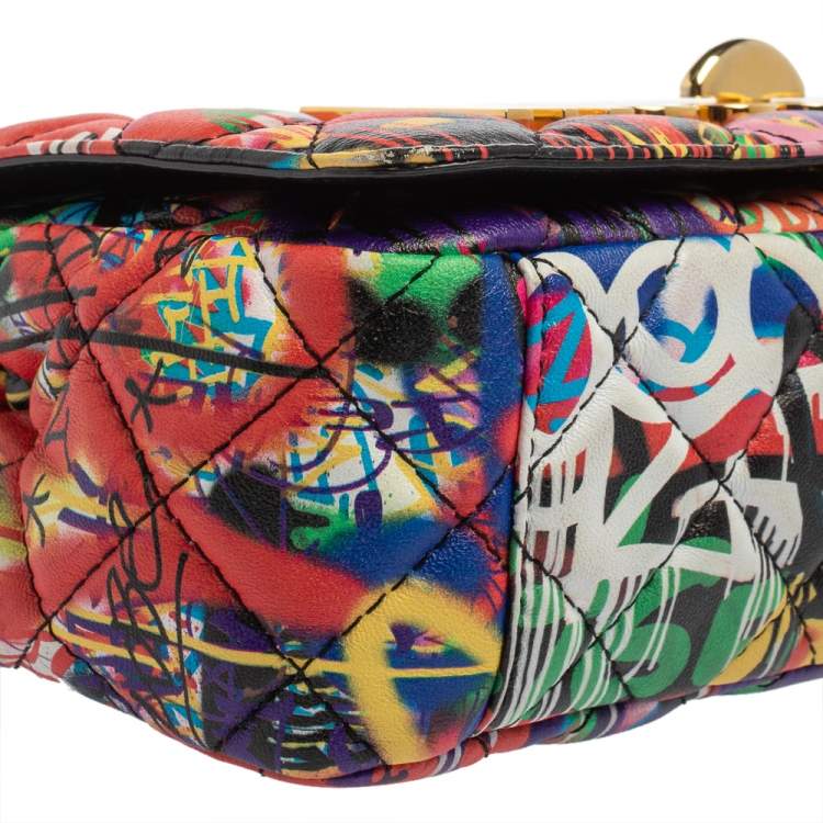 مملوكة مسبقًا Moschino Multicolor Graffiti Print Quilted Leather Shoulder Bag
