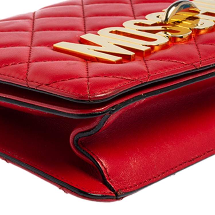 مملوكة مسبقًا Moschino Red Quilted Leather Logo Flap Shoulder Bag