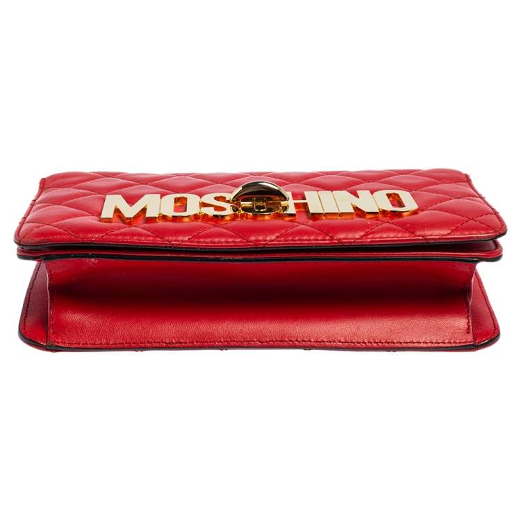مملوكة مسبقًا Moschino Red Quilted Leather Logo Flap Shoulder Bag
