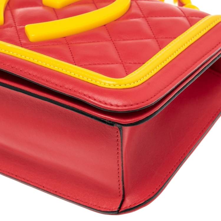 مملوكة مسبقًا Moschino Red/Yellow Quilted Leather McDonald's Happy Meal Shoulder Bag