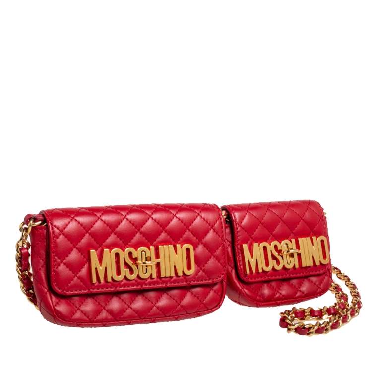 مملوكة مسبقًا Moschino Red Quilted Leather Logo Turnlock Chain Pochette 