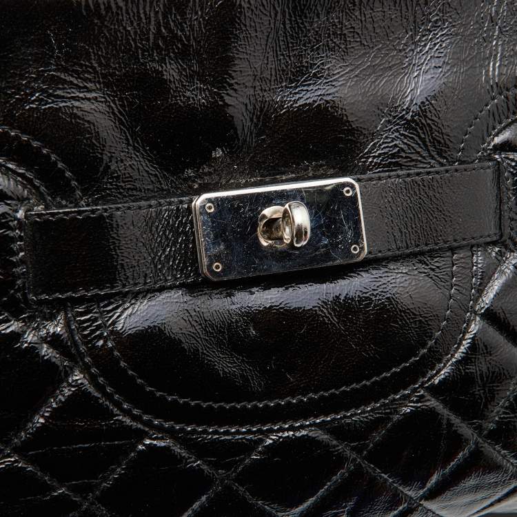 مملوكة مسبقًا Moschino Black Quilted Patent Leather Oversize Clutch