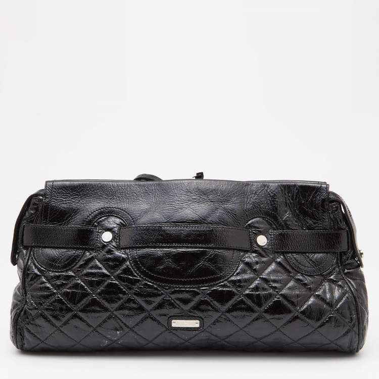 مملوكة مسبقًا Moschino Black Quilted Patent Leather Oversize Clutch