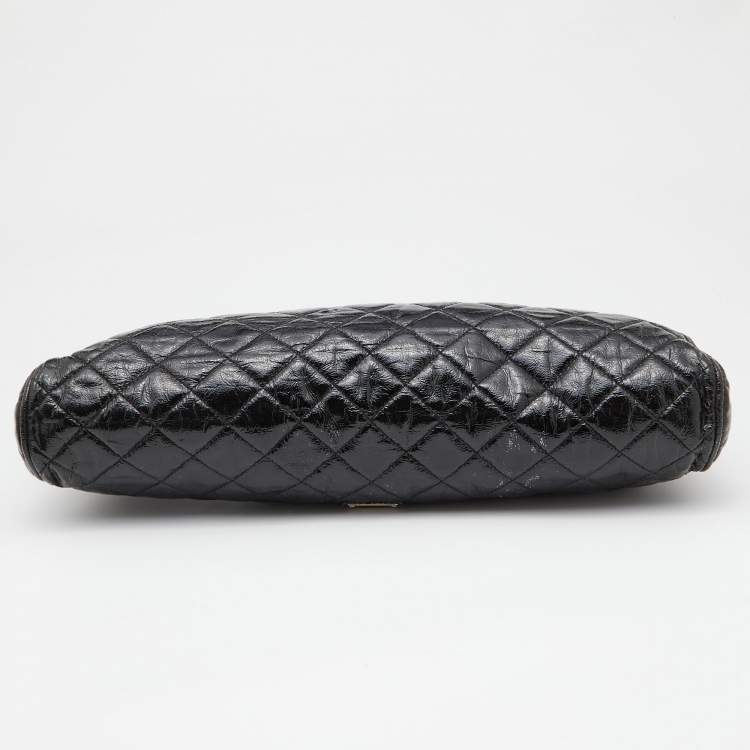 مملوكة مسبقًا Moschino Black Quilted Patent Leather Oversize Clutch