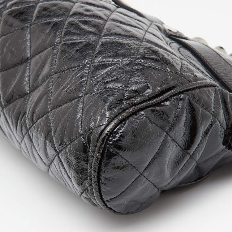 مملوكة مسبقًا Moschino Black Quilted Patent Leather Oversize Clutch