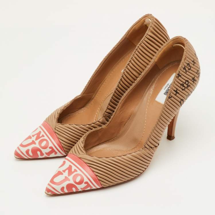 Pre Owned Moschino Size 38 Brown Leather Pleated Pointed Toe Pumps