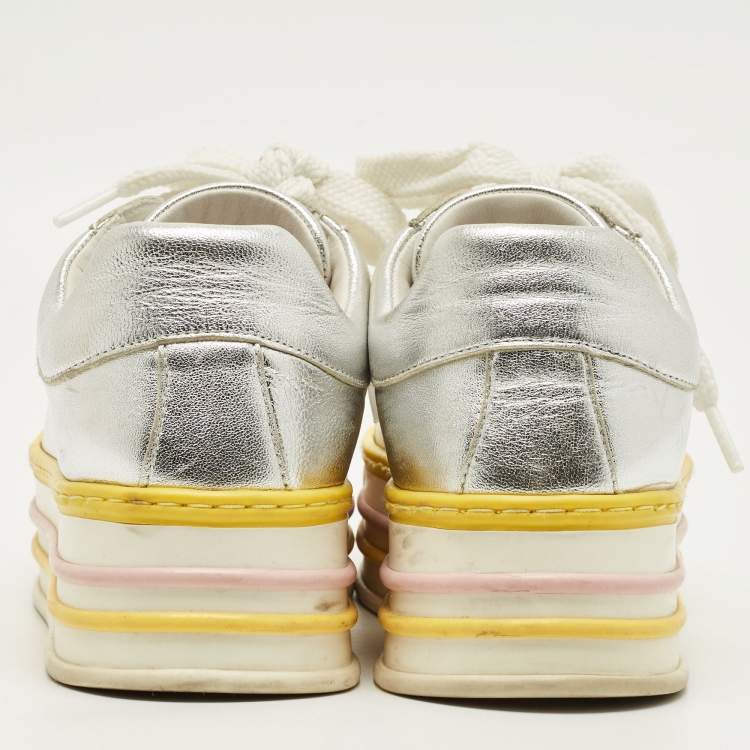 مملوكة مسبقًا Moschino Size 37 Silver Leather Platform Lace Up Sneakers