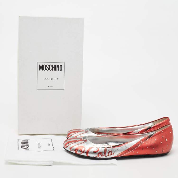 مملوكة مسبقًا Moschino Silver/Orange Printed Leather Ballet Flats Size 39