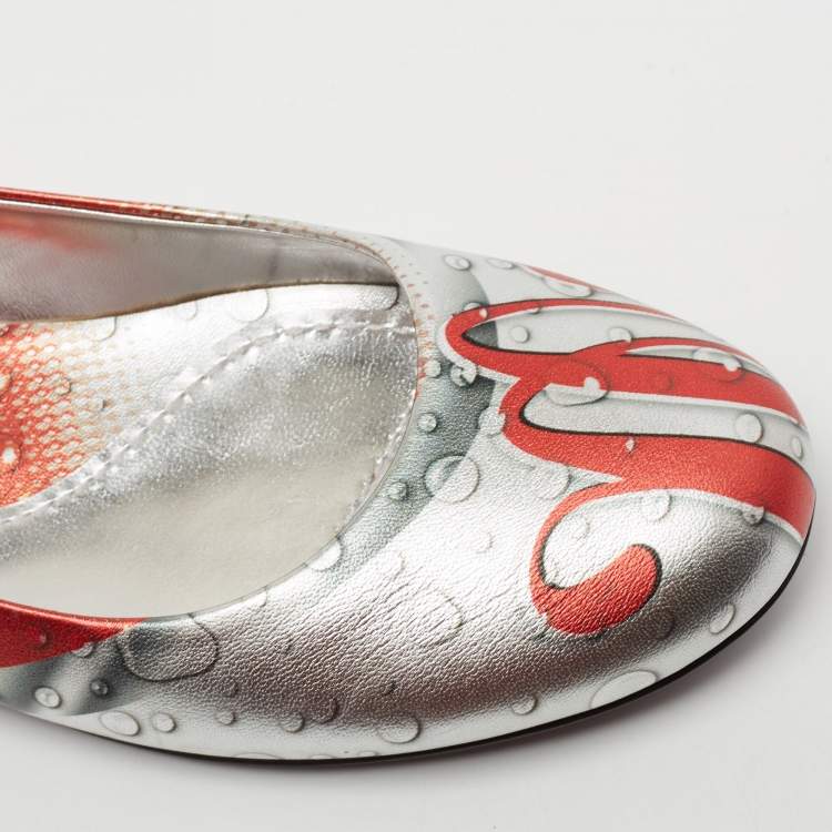 مملوكة مسبقًا Moschino Silver/Orange Printed Leather Ballet Flats Size 39