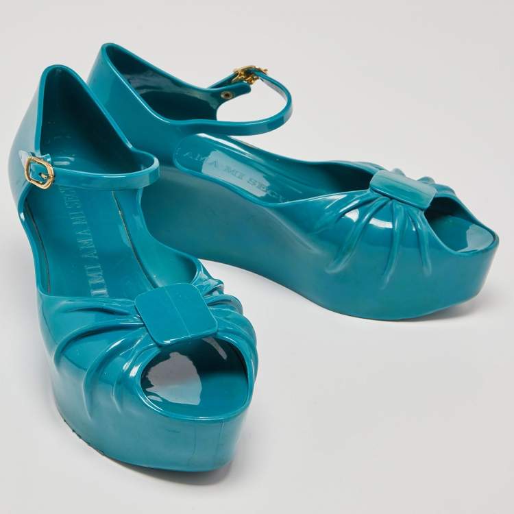 مملوكة مسبقًا Moschino x Kartell Blue Rubber Jelly Super Bow Wedge Sandals Size 40