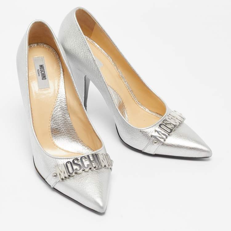 Pre Owned Moschino Silver Leather Classic Logo Pumps Size 40
