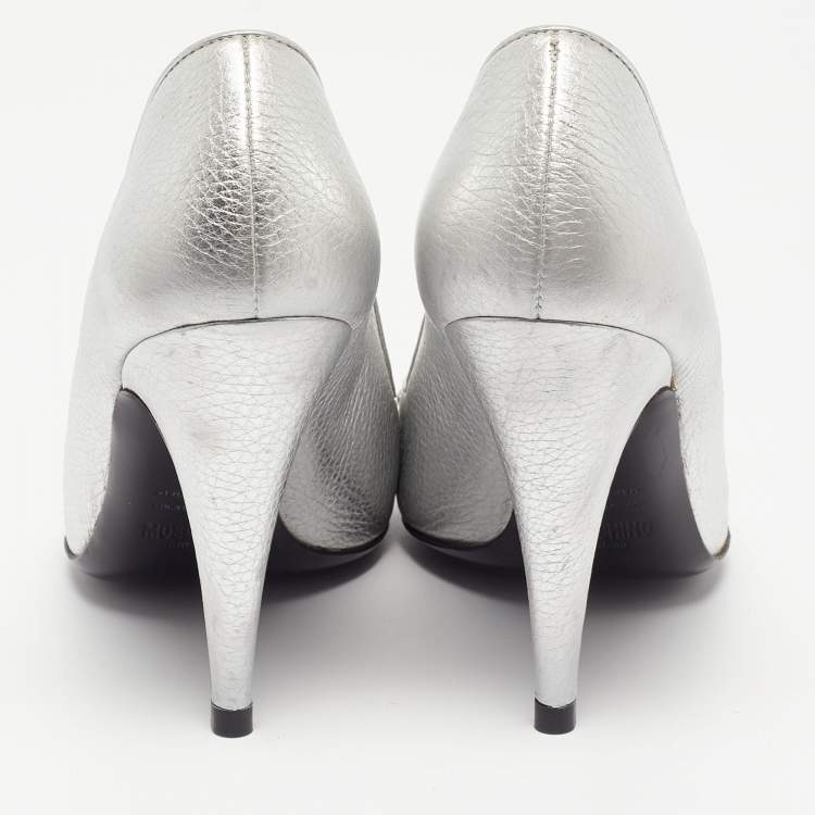 Pre Owned Moschino Silver Leather Classic Logo Pumps Size 40