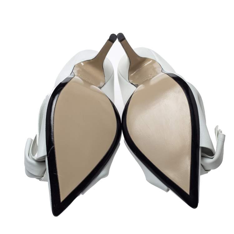 مملوكة مسبقًا N21 White Leather Knot Pointed Toe Pumps Size 42