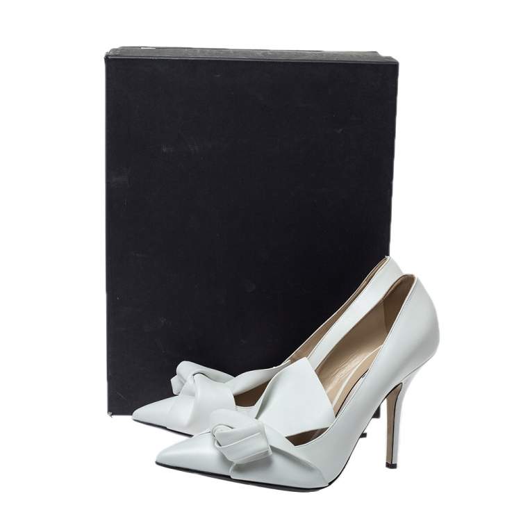 مملوكة مسبقًا N21 White Leather Knot Pointed Toe Pumps Size 42