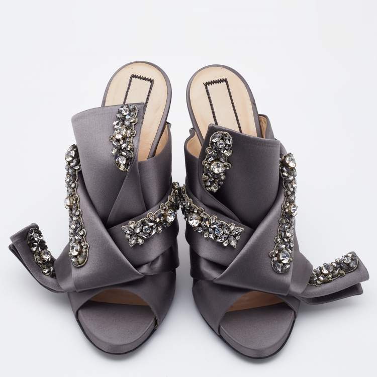 Pre Owned Nº21 Grey Knotted Satin Crystal Embellished Mules Size 40