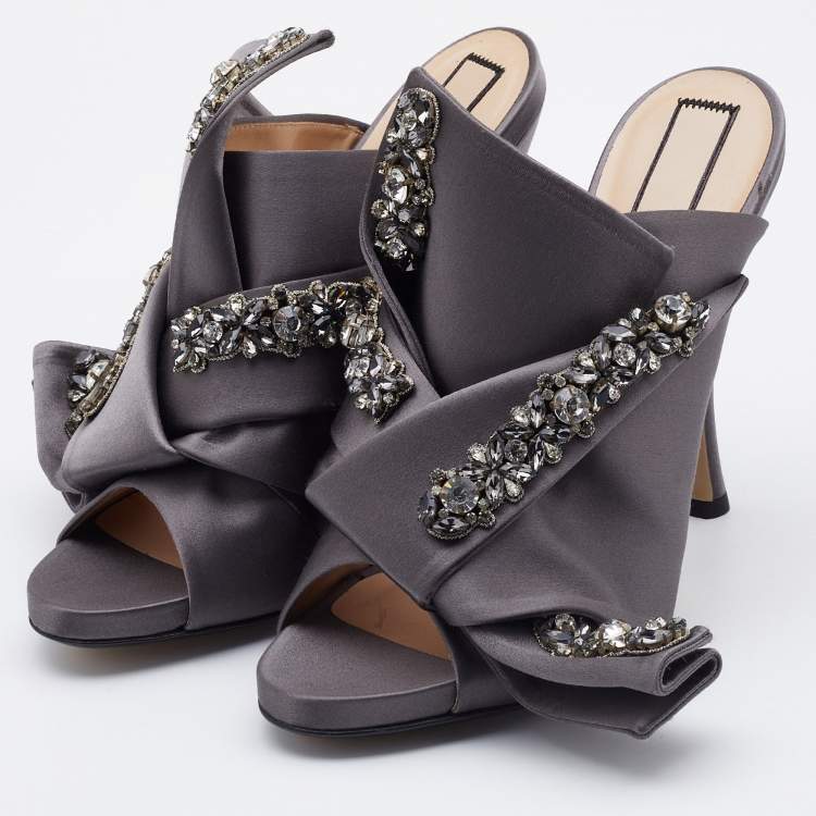 Pre Owned Nº21 Grey Knotted Satin Crystal Embellished Mules Size 40