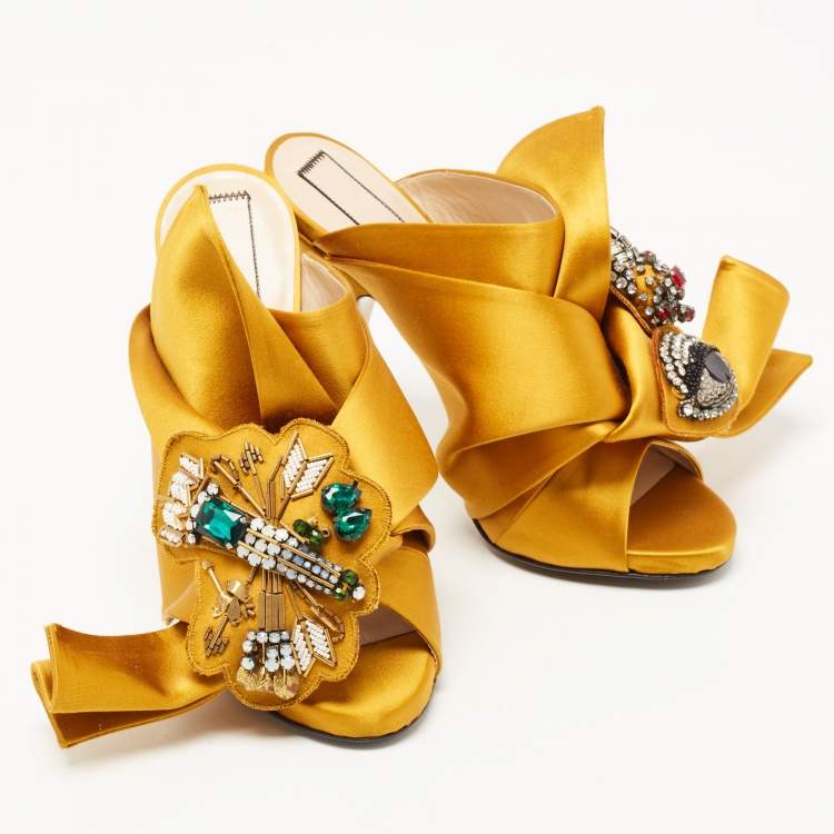 Pre Owned Nº21 Yellow Satin Crystal Knot Mules Size 38.5 