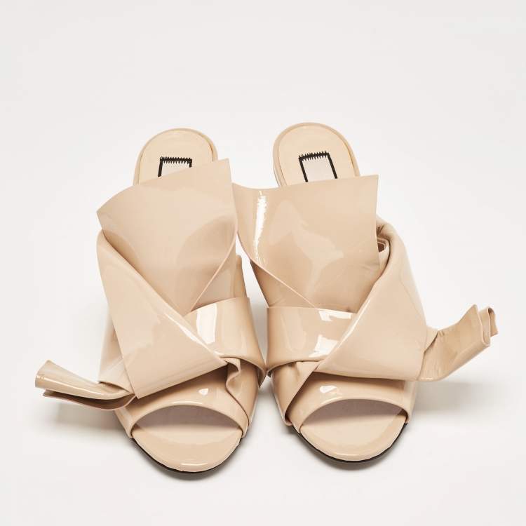 Pre Owned N21 Beige Patent Leather Raso Knot Block Heel Mules Size 38
