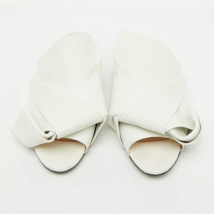 Pre Owned Nº21 White Leather Knot Flat Mules Size 39