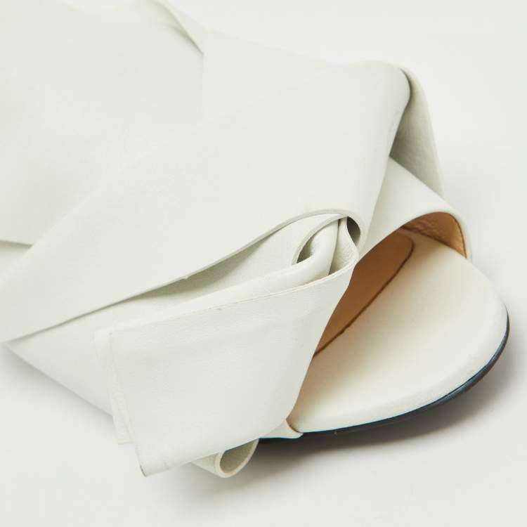 Pre Owned Nº21 White Leather Knot Flat Mules Size 39