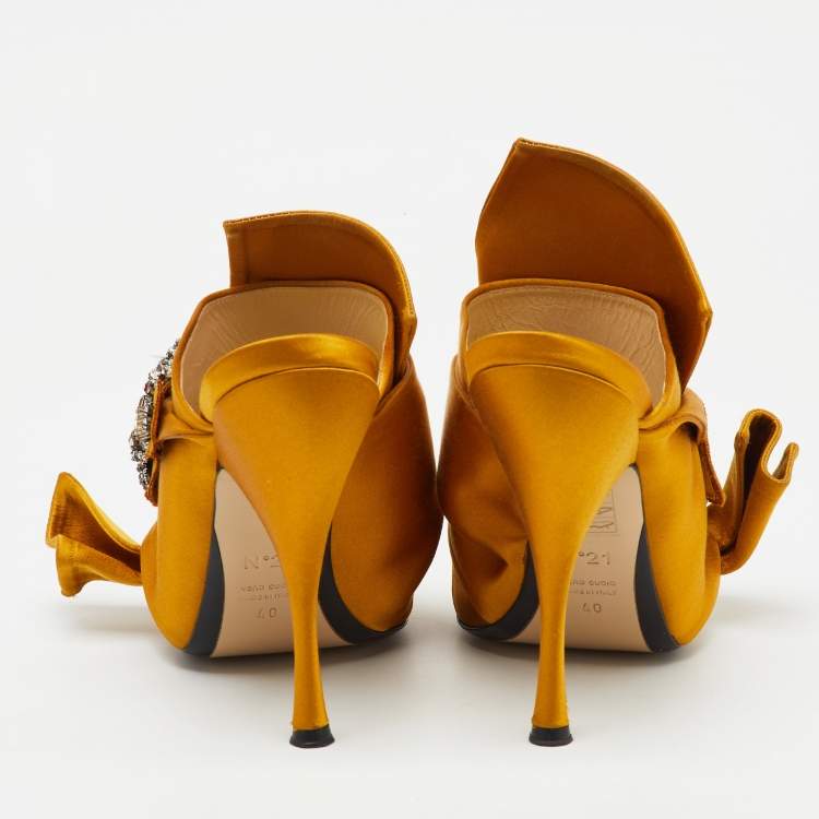 Pre Owned  Nº21  Yellow Satin Embellished Ronny Knot Mules Size 40