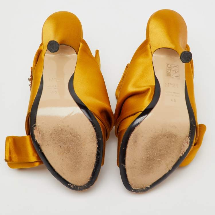 Pre Owned  Nº21  Yellow Satin Embellished Ronny Knot Mules Size 40