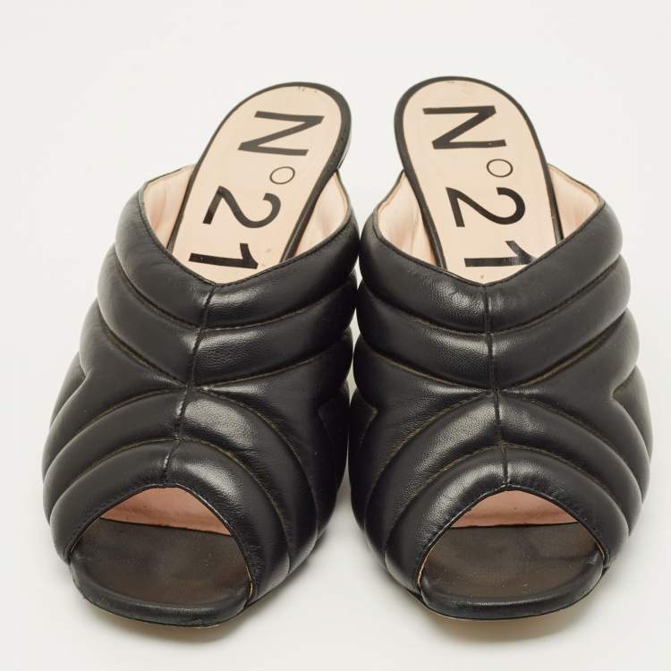 مملوكة مسبقًا N21 Size 41 Black Quilted Leather Mules