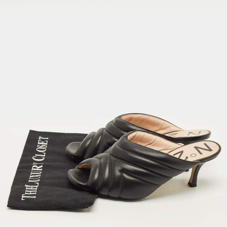 مملوكة مسبقًا N21 Size 41 Black Quilted Leather Mules