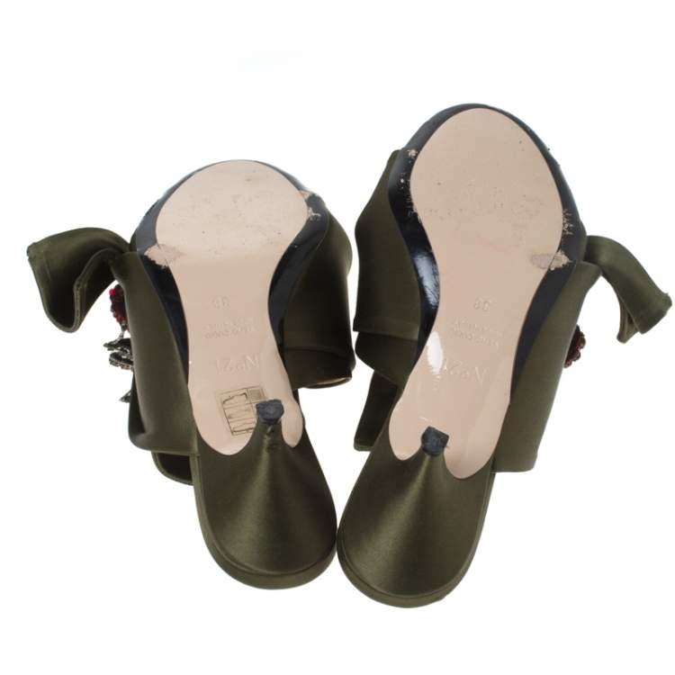 Pre Owned N21 Green Satin Crystal Star Embellished Knot Mules Size 38