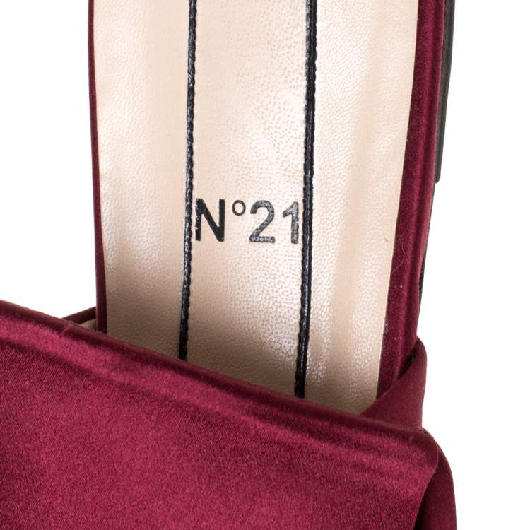 مملوكة مسبقًا N21 Burgundy Satin Knot Flat Slides Size 40