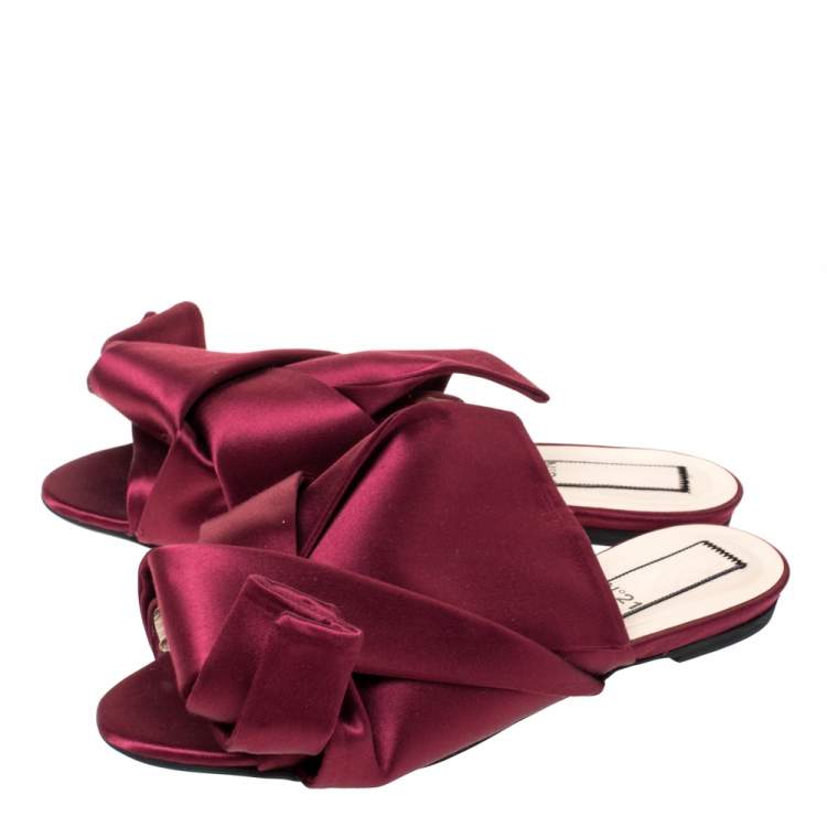 مملوكة مسبقًا N21 Burgundy Satin Knot Flat Slides Size 40