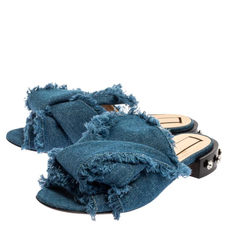 مملوكة مسبقًا N21 Blue Denim Crystal Embellished Knotted Flat Sandals Size 39