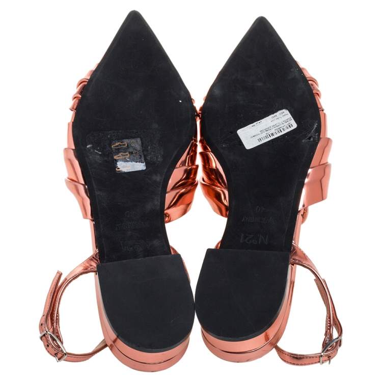 مملوكة مسبقًا N21 Metallic Bronze Leather Knotted Toe Slingback Flat Sandals Size 40
