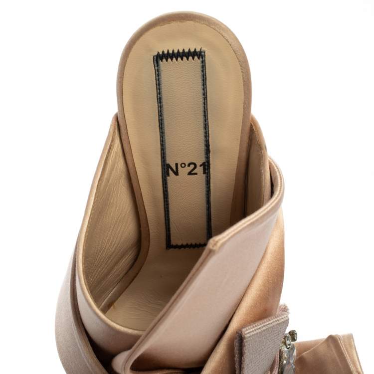 Pre Owned N°21 Beige Satin Embellished Knot Mule Sandals Size 39.5 