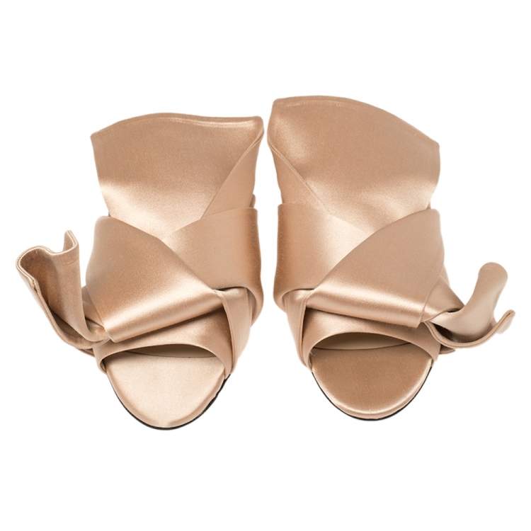 Pre Owned Nº21 Cream Satin Knotted Slide Flats Size 37