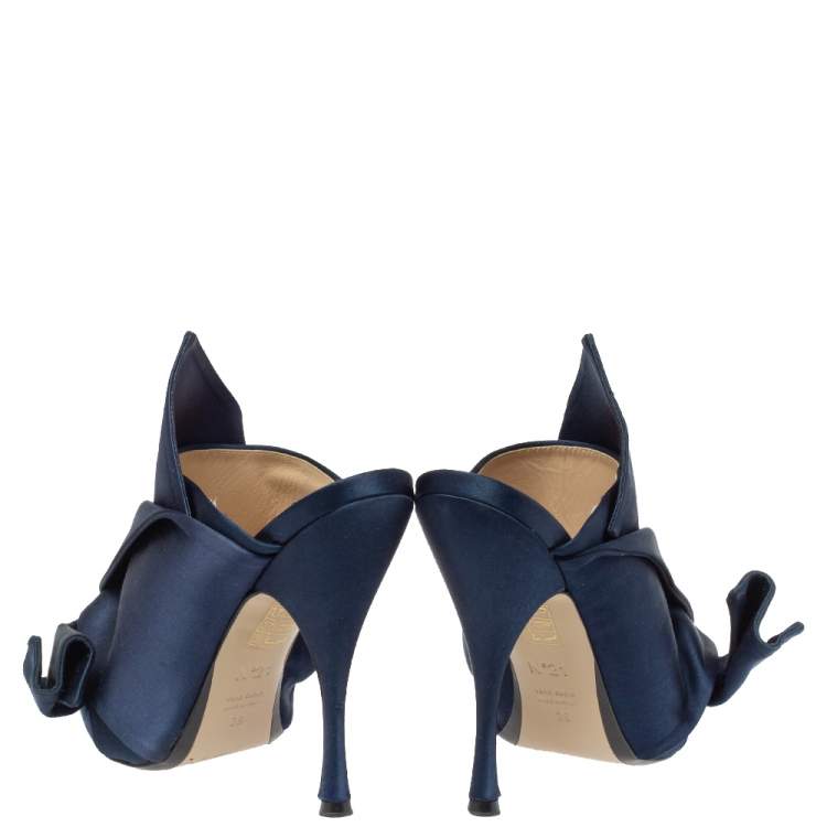 مملوكة مسبقًا Nº21 Navy Blue Satin Raso Knot Peep Toe Mules Size 39