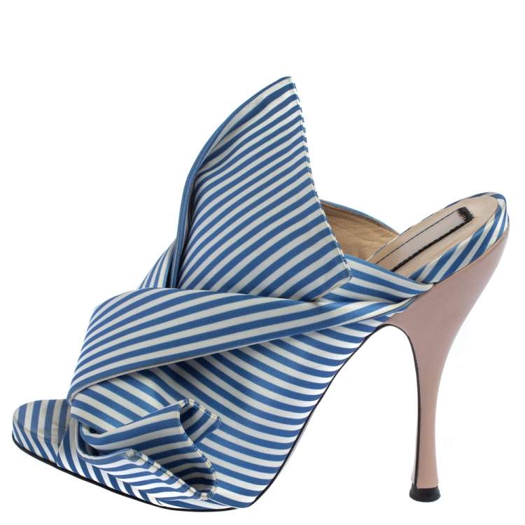 مملوكة مسبقًا N°21 Light Blue/ White Striped Satin Bow Mule Sandals Size 39