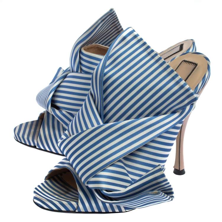 مملوكة مسبقًا N°21 Light Blue/ White Striped Satin Bow Mule Sandals Size 39
