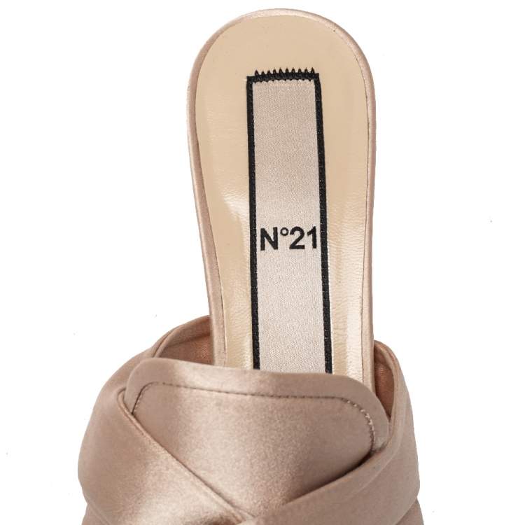 Pre Owned Nº21 Beige Satin Knot Pointed Toe Kitten Heel Mules Size 38