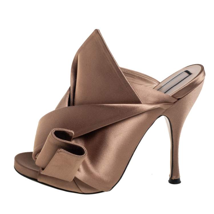 مملوكة مسبقًا Nº21 Brown Satin Raso Knot Peep Toe Mules Size 38
