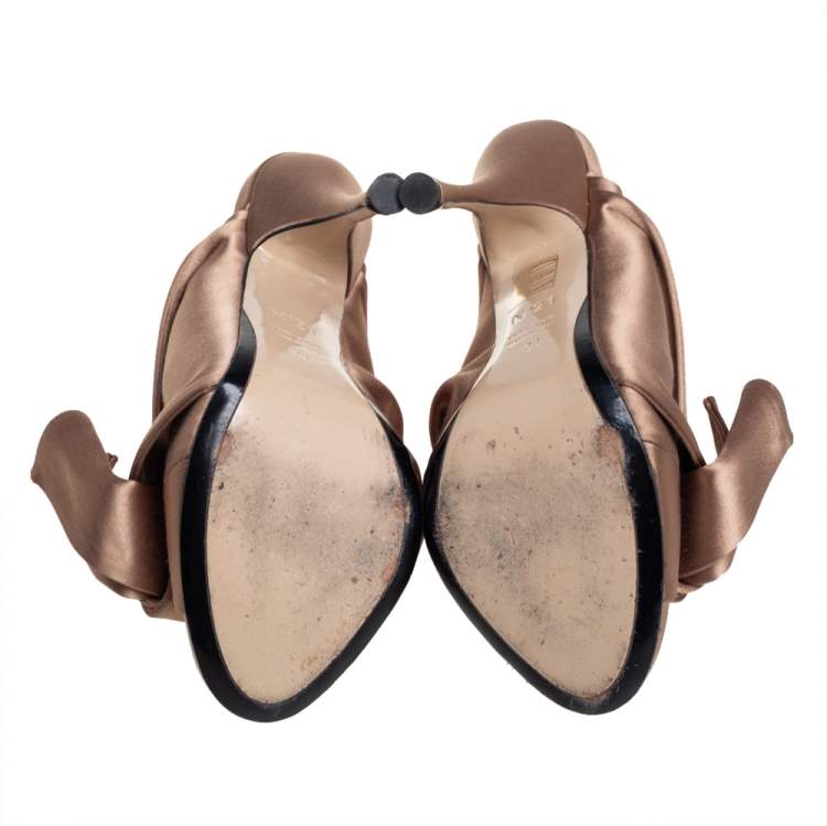مملوكة مسبقًا Nº21 Brown Satin Raso Knot Peep Toe Mules Size 38