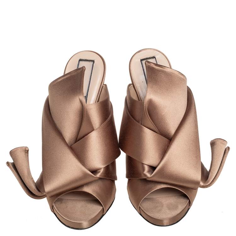 Pre Owned Nº21 Beige Satin Raso Knot Peep Toe Mules Size 38