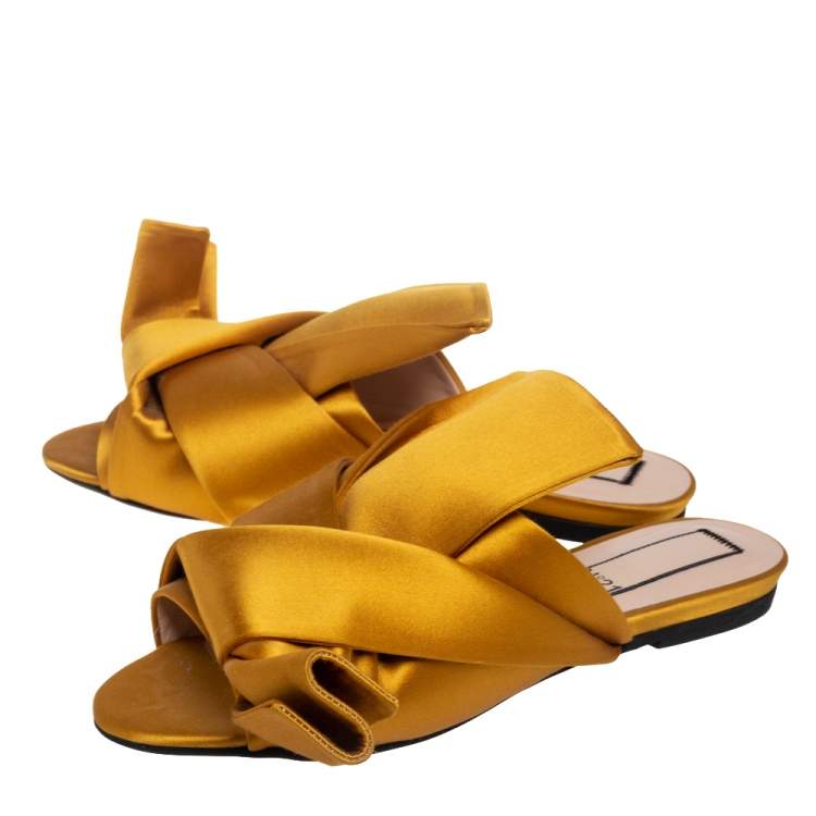 مملوكة مسبقًا Nº21 Mustard Yellow Satin Knot Mule Flats Size 36