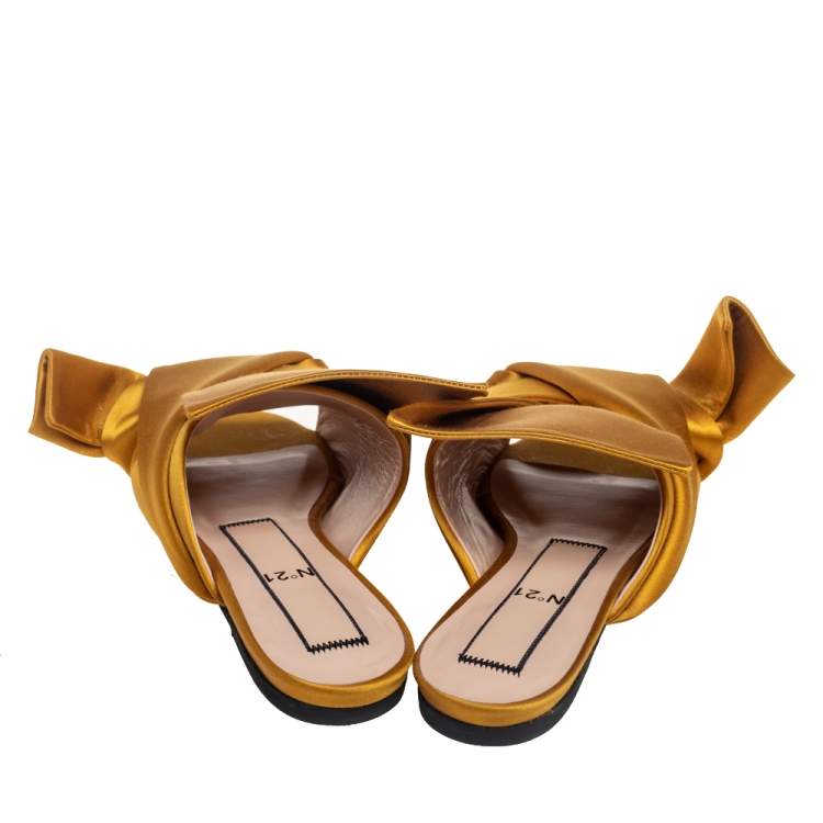 مملوكة مسبقًا Nº21 Mustard Yellow Satin Knot Mule Flats Size 36