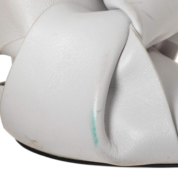 مملوكة مسبقًا Nº21 White Leather Knot Pointed Toe Pumps Size 37