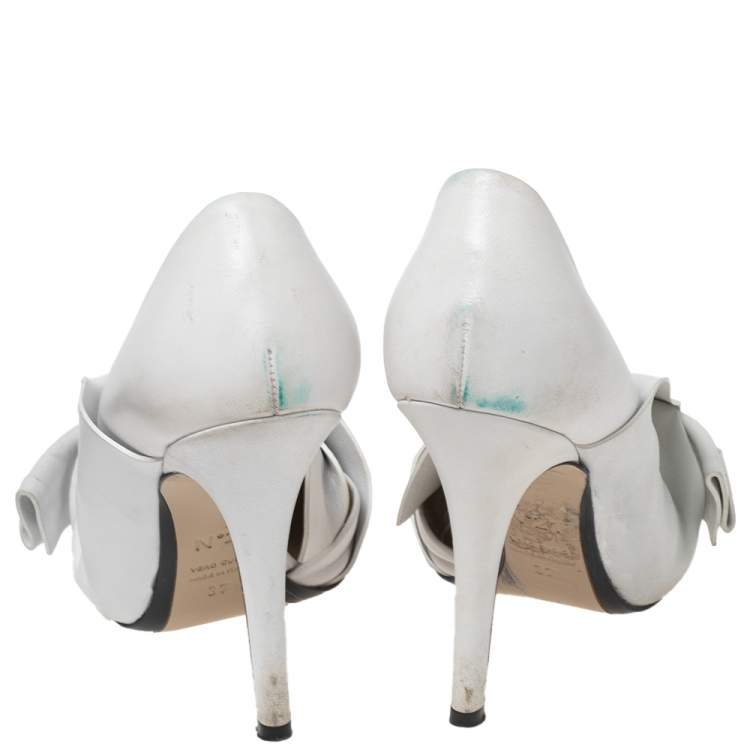 مملوكة مسبقًا Nº21 White Leather Knot Pointed Toe Pumps Size 37
