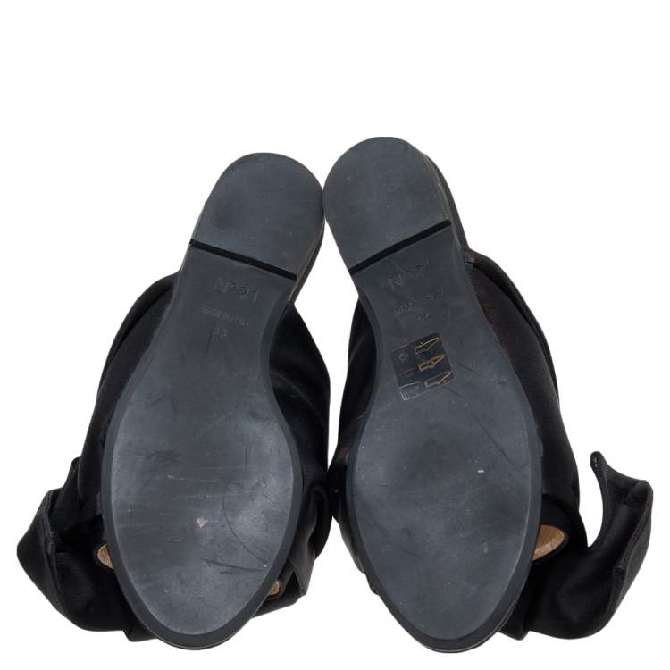 مملوكة مسبقًا Nº21 Black Satin Knot Flat Mules Size 35