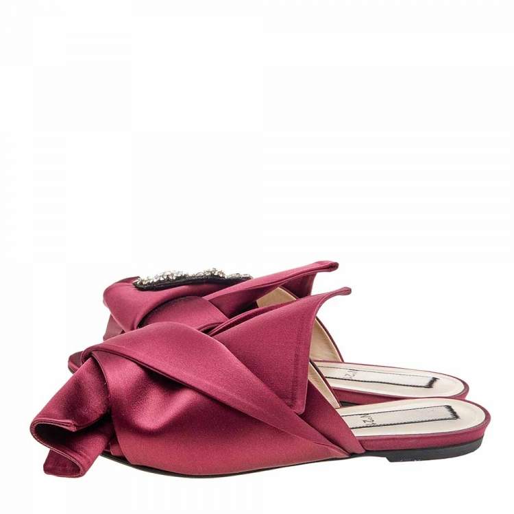 مملوكة مسبقًا Nº21 Burgundy Satin Crystal Embellished Flat Size 39