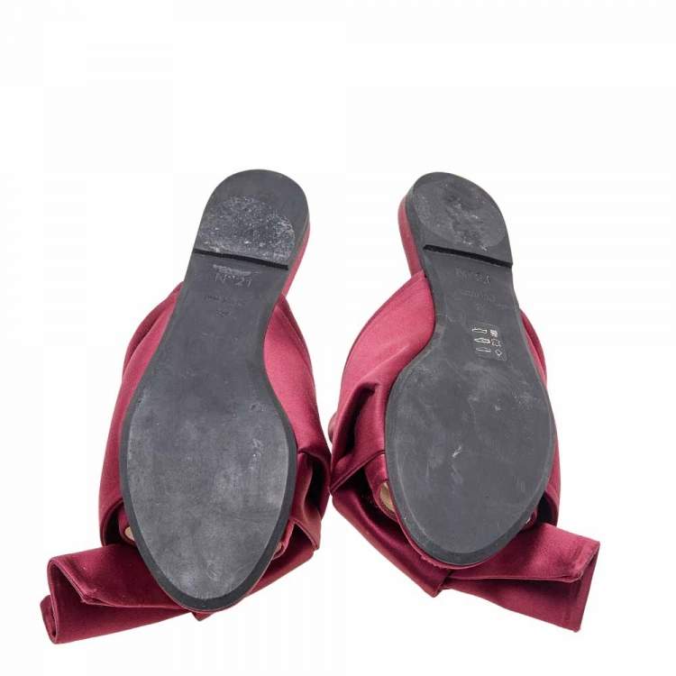 مملوكة مسبقًا Nº21 Burgundy Satin Crystal Embellished Flat Size 39