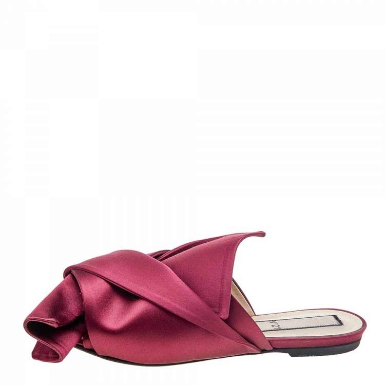 مملوكة مسبقًا Nº21 Burgundy Satin Crystal Embellished Flat Size 39